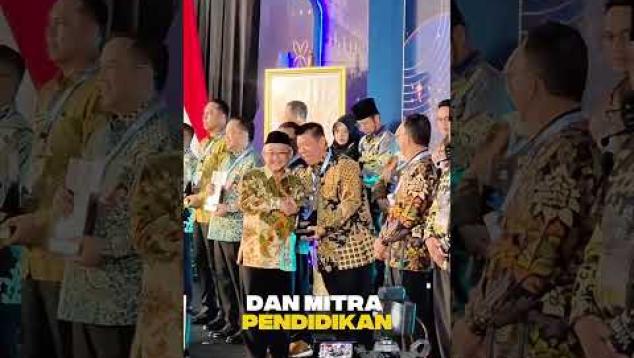 Embedded thumbnail for Gubernur Hidayat Arsani Terima Penghargaan Bidang Pendidikan