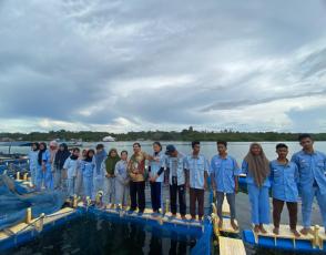 Bapak Kadis bersama siswa SMKN 1 Selat Nasik