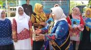 Embedded thumbnail for Sri Utami Bunda Paud Babel Bagikan &amp;quot;Buku Senyum Sehat Anak Babel dan Menu Makanan Berbahan ikan Anak Usia Dini&amp;quot; untuk generasi muda lebih baik
